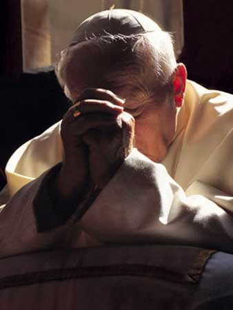 Giovanni Paolo II in preghiera